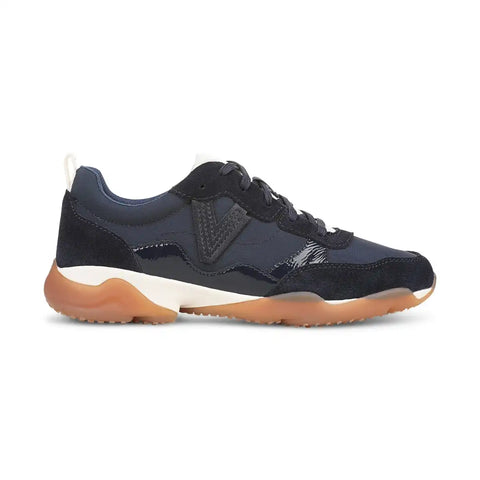 Walk Slim Glide Sneaker